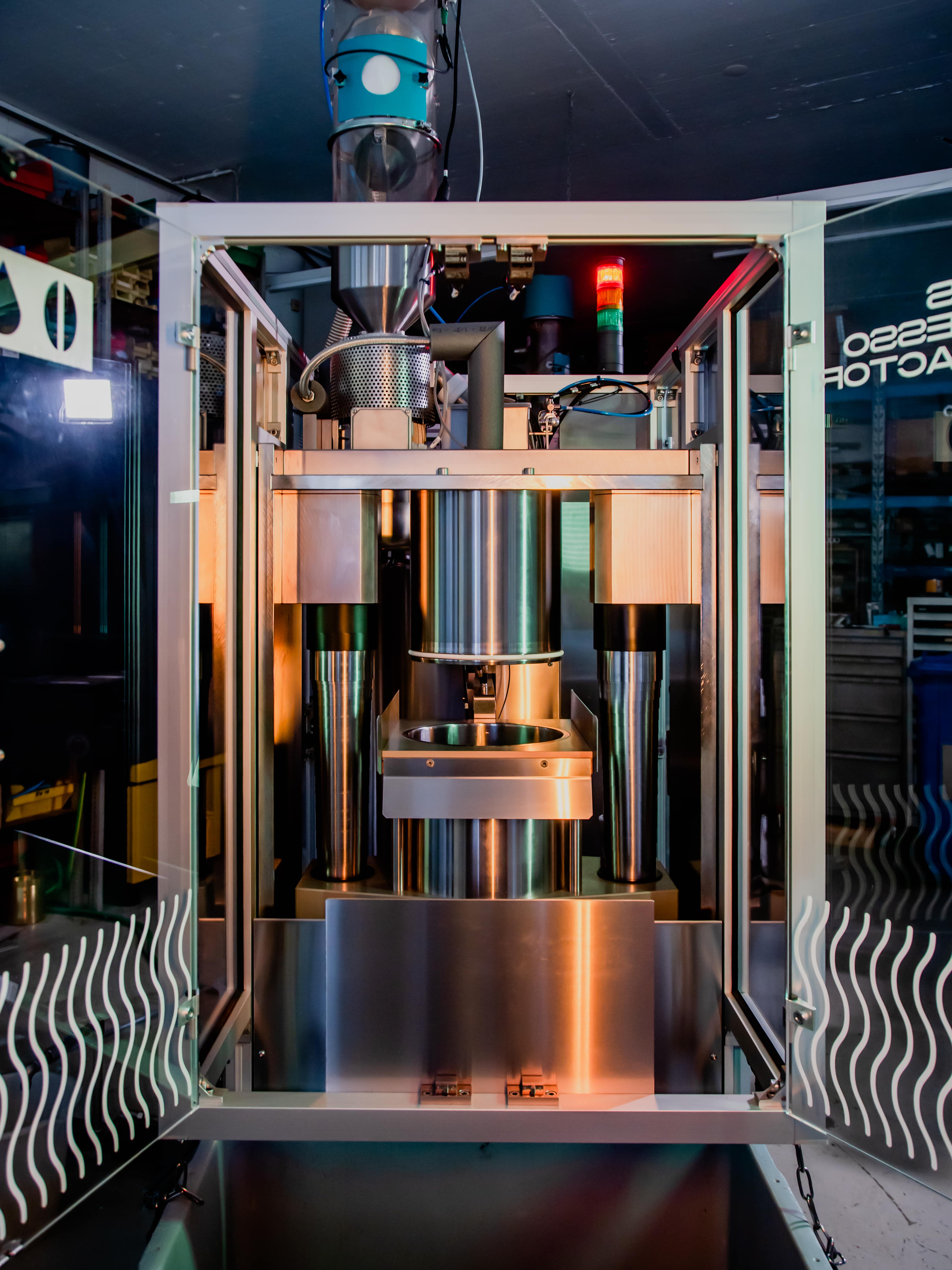 The SWISS ESPRESSO EXTRACTOR, opened machine