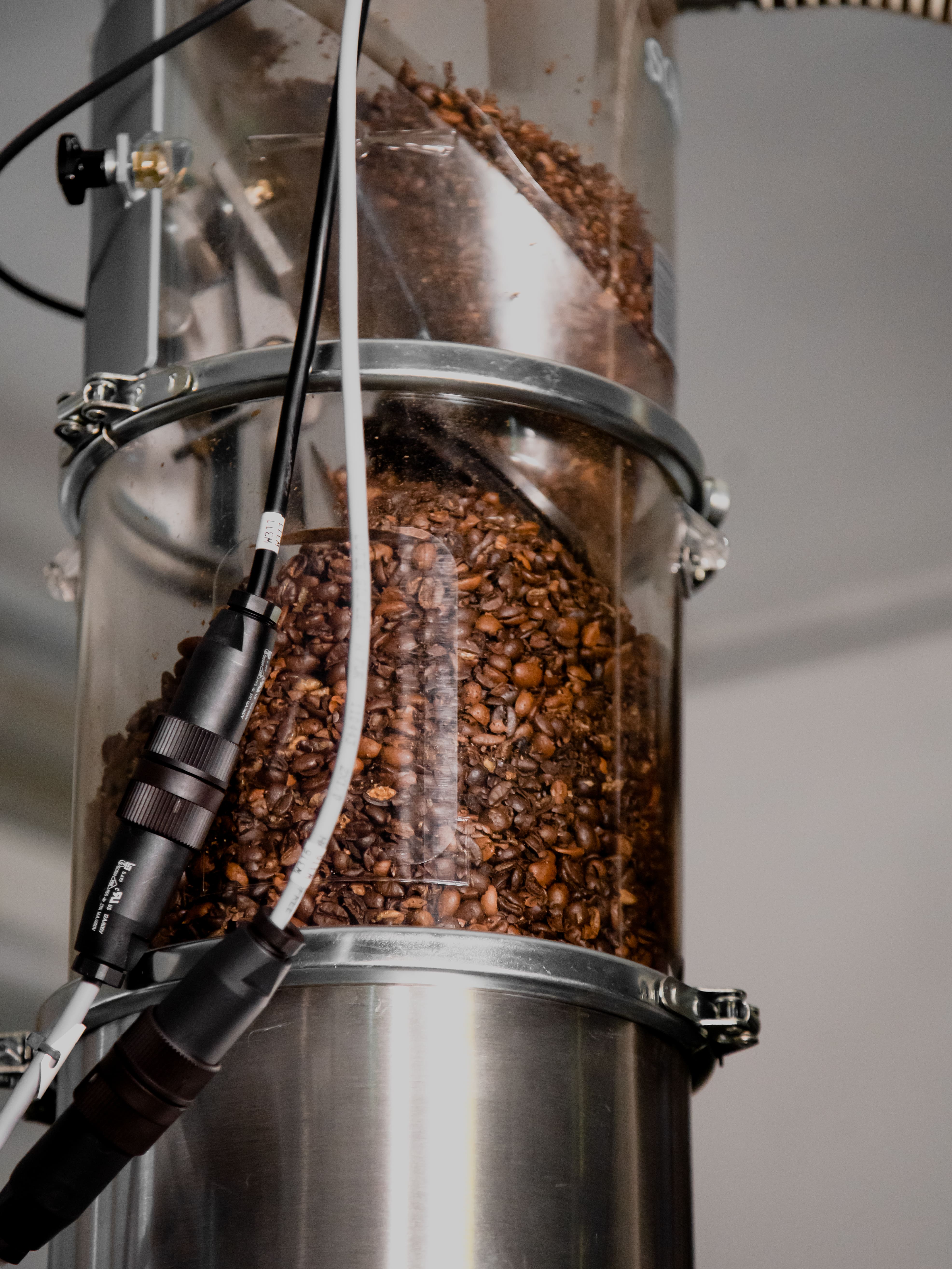 container for coffee beans in the SWISS ESPRESSO EXTRACTOR before grinding
